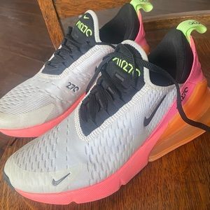 Barely worn Nike 270s
